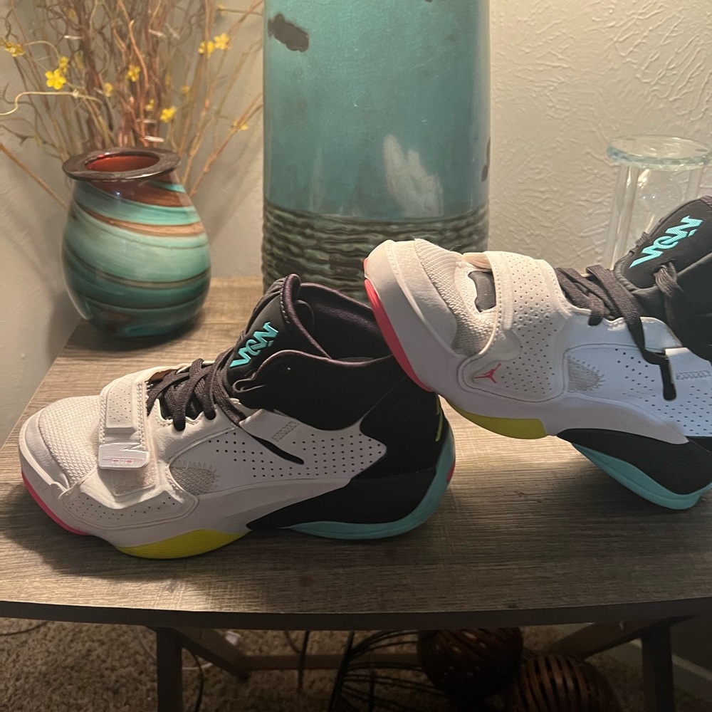 Women’s Nike Jordons only wore a few times